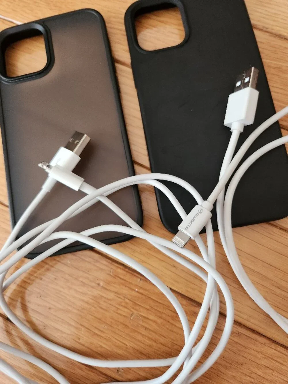 Two Pack Apple iphone 12 cases and two USBC charging cords